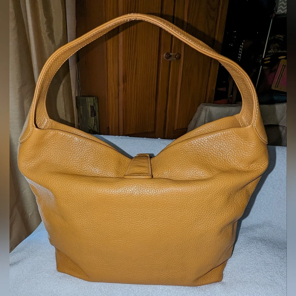Dooney and Bourke signature pebbled logo sac bag